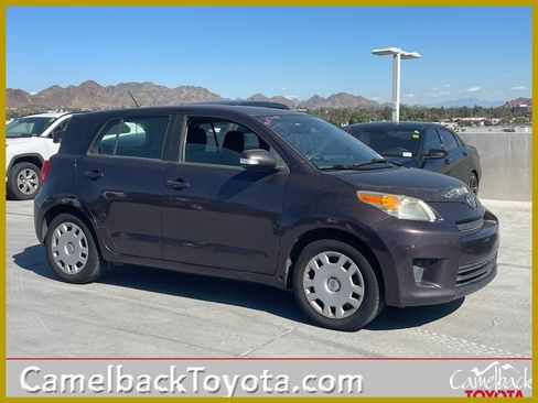 Used 2010 Scion xD image 1
