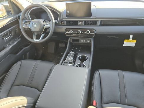 New 2025 Honda Pilot Touring image 26
