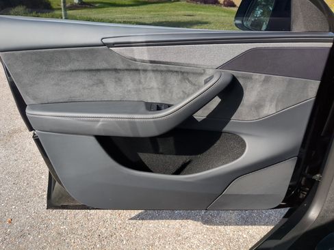 Used 2026 Tesla Model Y Long Range image 18