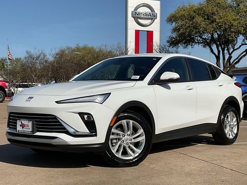 Used 2025 Buick Envista Preferred image 2