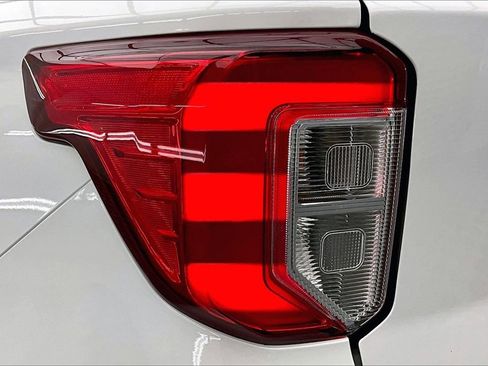 Used 2023 Ford Explorer XLT w/ Equipment Group 202A image 31