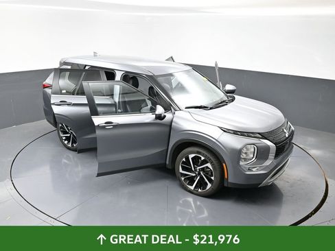 Used 2024 Mitsubishi Outlander SE image 61