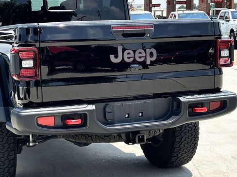 Used 2022 Jeep Gladiator Rubicon w/ LED Lighting Group AWD/4WD image 6