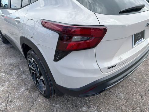 New 2026 Chevrolet Trax RS w/ Sunroof Package FWD image 8