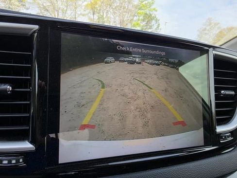 Used 2024 Chrysler Pacifica Touring-L image 19