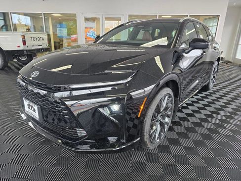 New 2025 Toyota Crown Signia Limited image 7