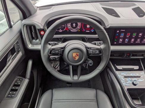 Certified 2025 Porsche Cayenne image 15