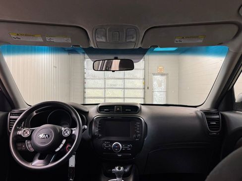 Used 2019 Kia Soul w/ Option Group 020 FWD image 16