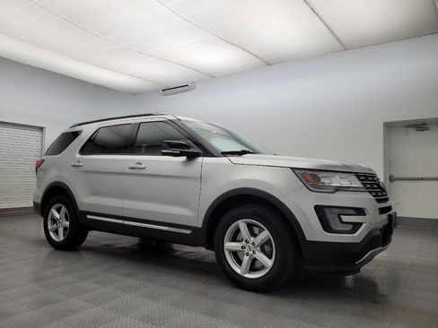 Used 2017 Ford Explorer XLT w/ Equipment Group 202A image 11