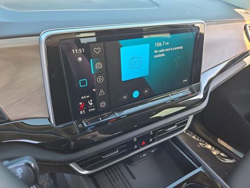 Used 2025 Volkswagen Atlas SE image 21