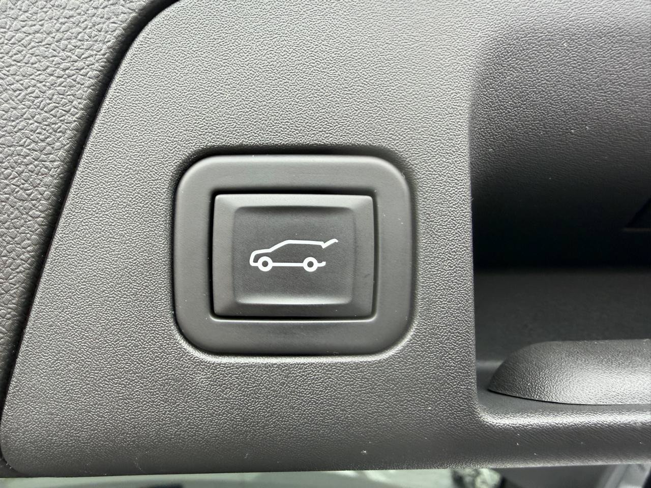 Used 2023 Buick Envision Essence w/ Sport Touring Package FWD image 7