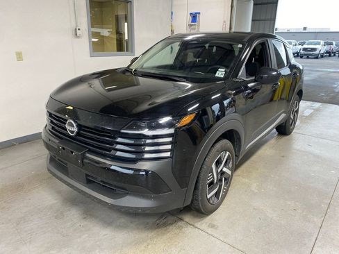 Used 2025 Nissan Kicks SV FWD image 2