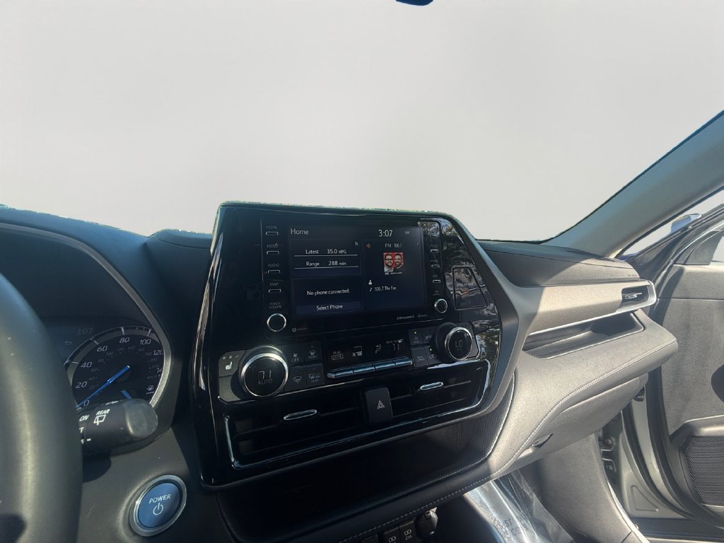 Used 2021 Toyota Highlander XLE AWD/4WD image 15