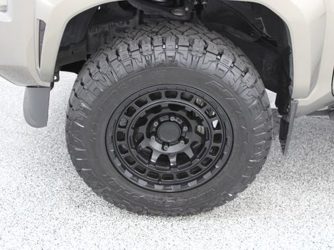 Used 2024 Toyota Tacoma TRD Sport AWD/4WD image 11