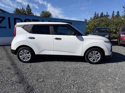Used 2020 Kia Soul LX FWD image 2