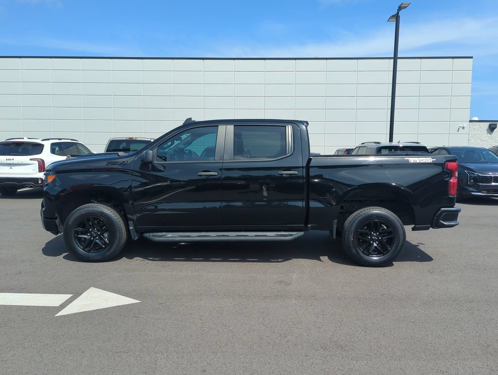 Used 2023 Chevrolet Silverado 1500 Custom Trail Boss w/ LPO, Dark Essentials Package AWD/4WD image 4