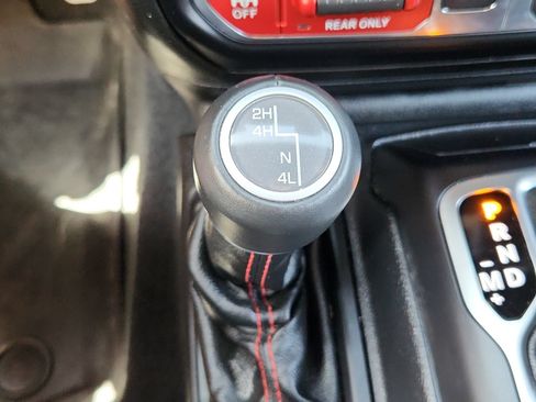 Used 2020 Jeep Wrangler Unlimited Rubicon AWD/4WD image 16