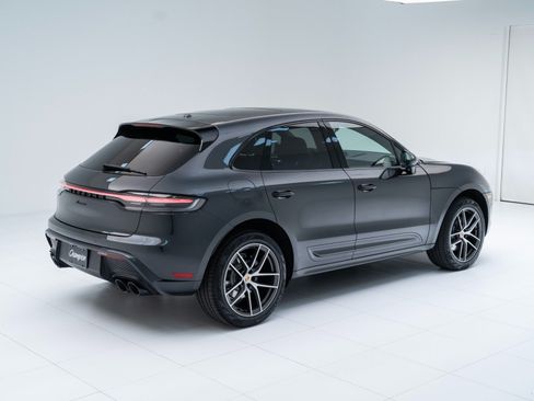 Certified 2025 Porsche Macan AWD/4WD image 9
