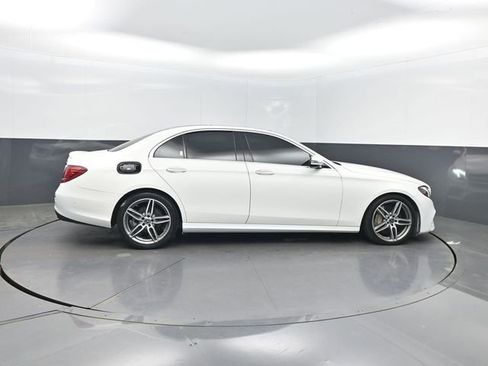 Used 2019 Mercedes-Benz E 300 4MATIC image 32