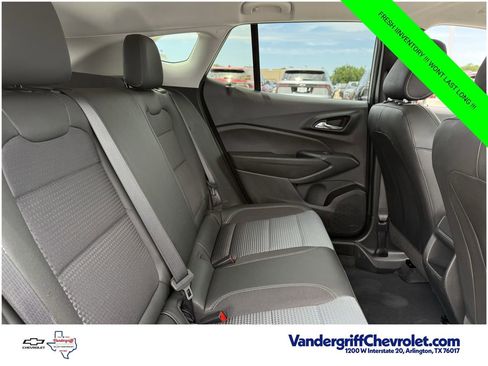 Used 2025 Chevrolet Trax LT w/ LT Convenience Package FWD image 23