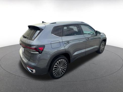 Used 2025 Volkswagen Taos SE FWD image 21