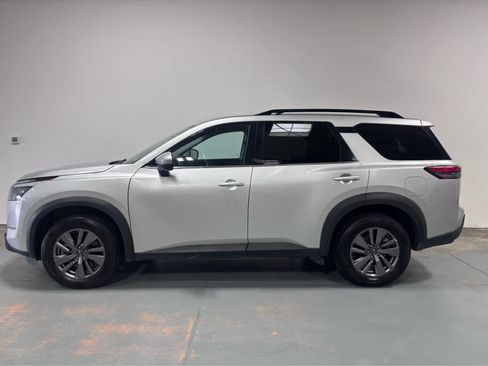 Used 2025 Nissan Pathfinder SV AWD/4WD image 2