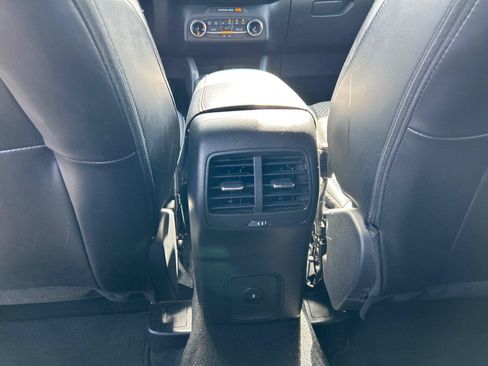 Used 2025 Ford Escape ST-Line FWD image 32