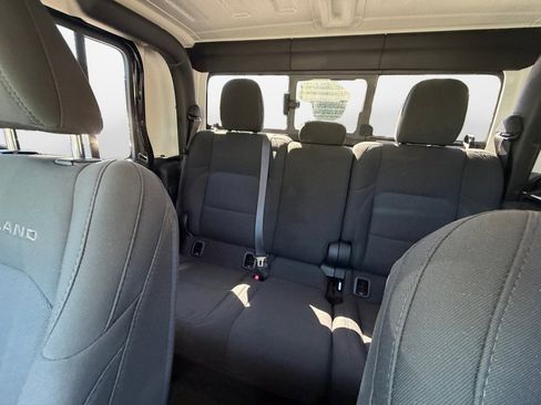 Used 2020 Jeep Gladiator Overland image 15