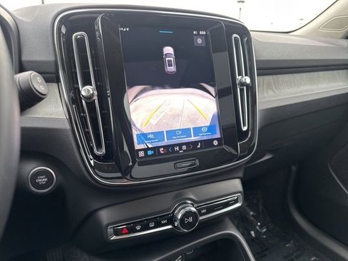 Certified 2025 Volvo XC40 B5 Core image 23