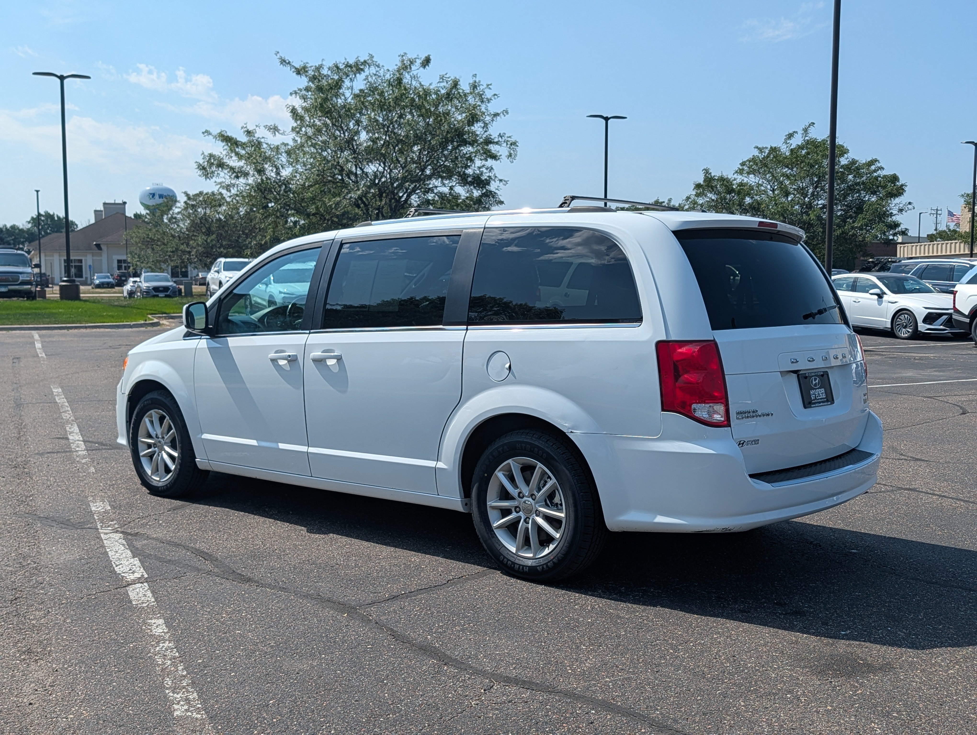 Used 2019 Dodge Grand Caravan SXT FWD image 3