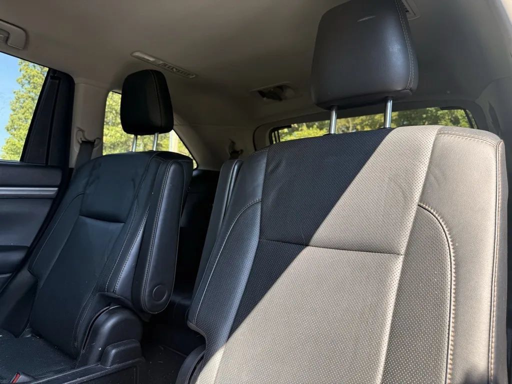 Used 2017 Toyota Highlander Limited w/ Protection Package #3 AWD/4WD image 9