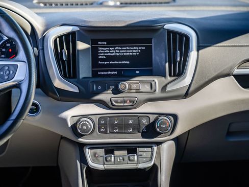 Used 2024 GMC Terrain SLE image 26