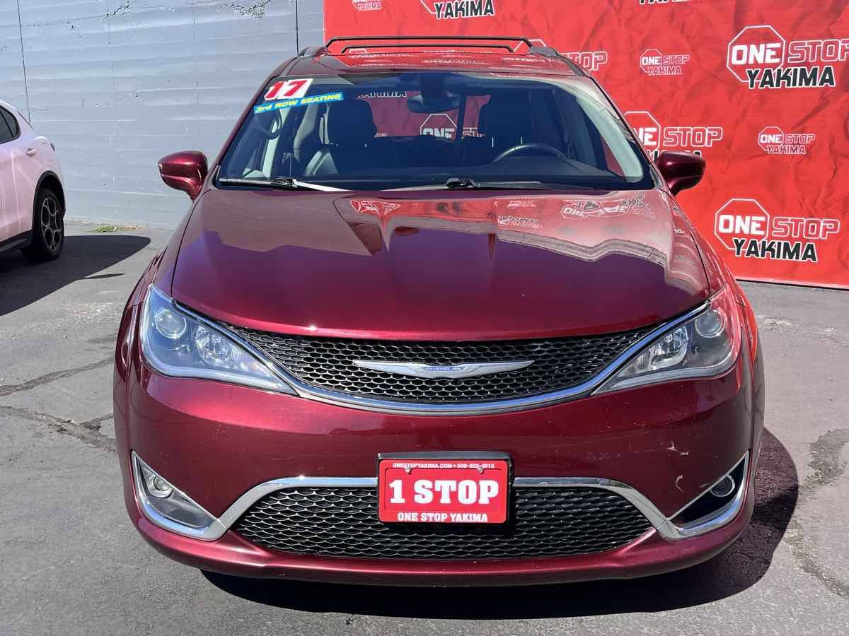Used 2017 Chrysler Pacifica Touring-L FWD image 2