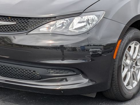 Used 2023 Chrysler Voyager LX FWD image 9