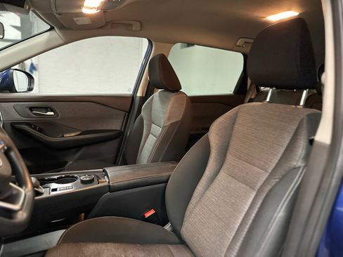 Used 2021 Nissan Rogue SV image 16