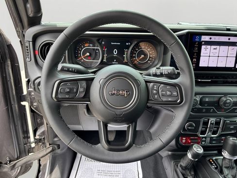 Used 2026 Jeep Wrangler Unlimited Rubicon AWD/4WD image 19