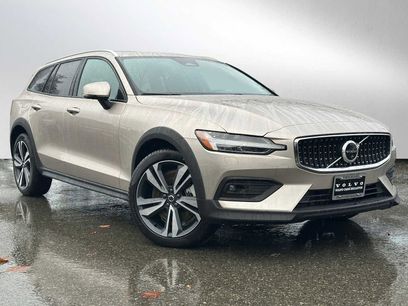 New 2026 Volvo V60 B5 Cross Country Plus w/ Climate Package