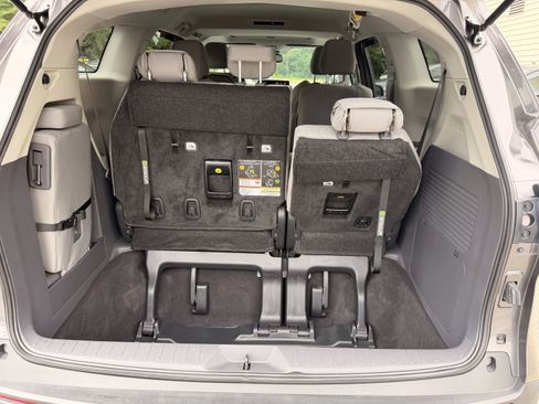Used 2024 Toyota Sienna LE w/ LE Plus Package AWD/4WD image 31