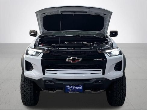Used 2025 Chevrolet Colorado ZR2 w/ Technology Package AWD/4WD image 5