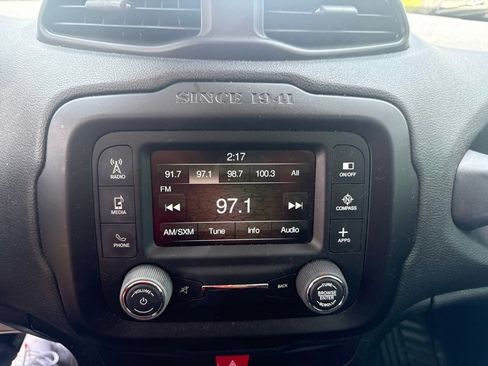 Used 2017 Jeep Renegade Latitude FWD image 23