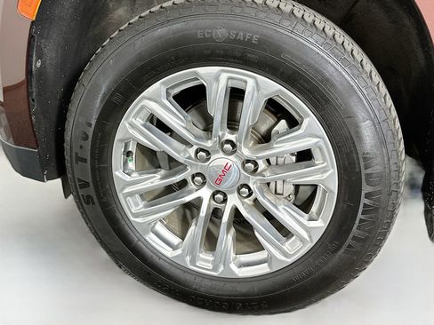 Used 2023 GMC Yukon SLT AWD/4WD image 35