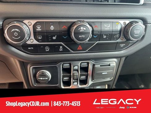 New 2025 Jeep Wrangler Unlimited Rubicon w/ XTREMEE 35" Tire Package image 19