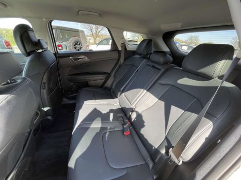 Used 2025 Kia Sportage EX image 22