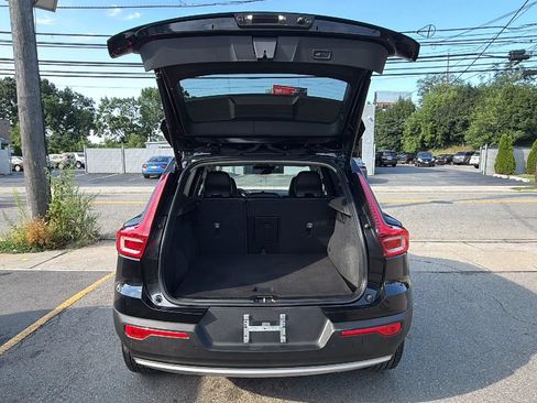 Used 2022 Volvo XC40 T4 Momentum FWD image 27