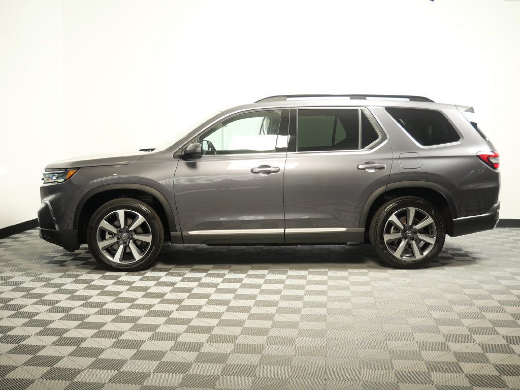 Used 2025 Honda Pilot Touring image 5