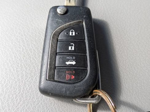 Used 2020 Toyota Camry SE FWD image 25