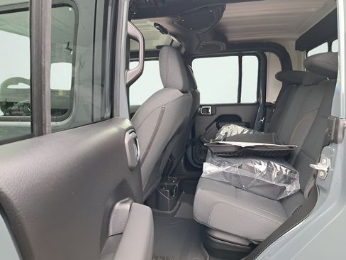 New 2026 Jeep Gladiator Sport AWD/4WD image 12