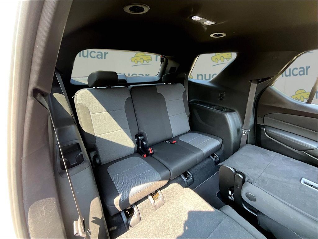 Used 2023 Chevrolet Traverse LT AWD/4WD image 17