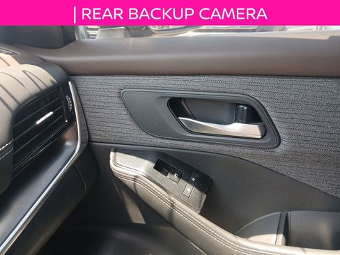 Used 2021 Nissan Rogue SV FWD image 13
