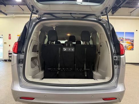 Used 2021 Chrysler Voyager L FWD image 23